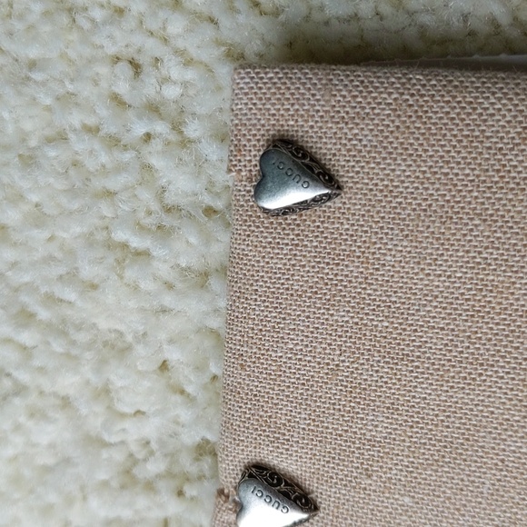 NIB Gucci Semi Shiny Silver Heart Earrings - Picture 5 of 9